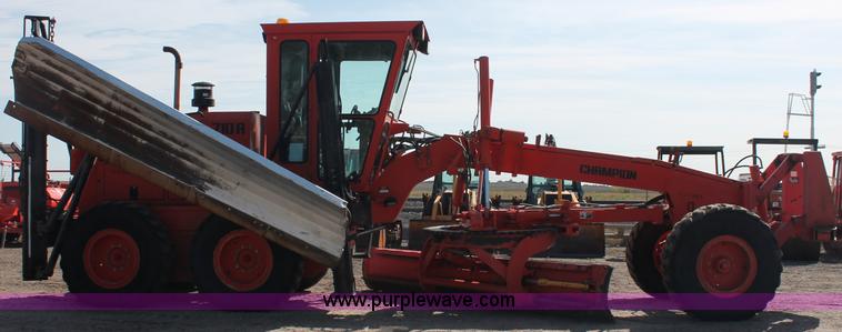 image for item F6157 1996 Champion 710A motorgrader