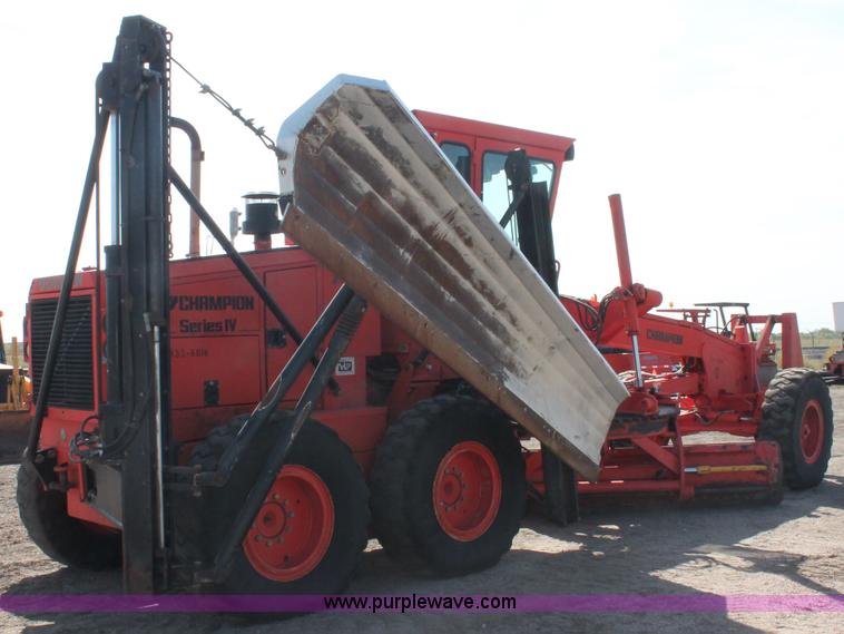 image for item F6157 1996 Champion 710A motorgrader