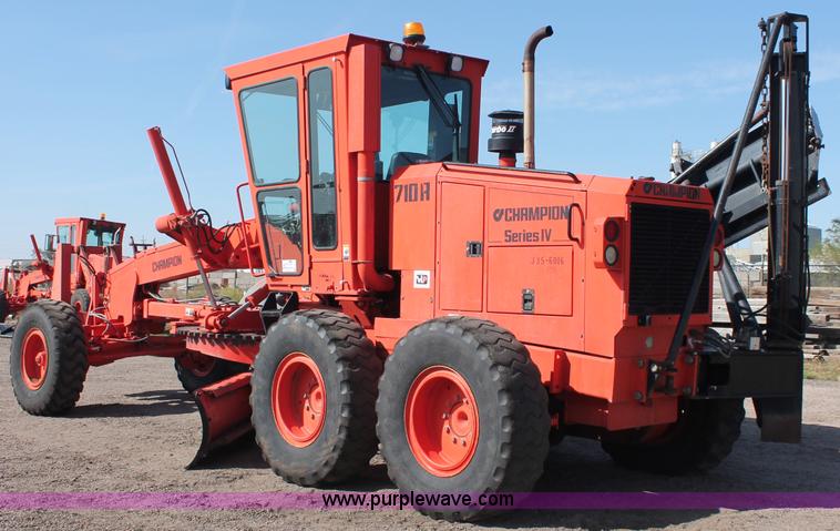 image for item F6157 1996 Champion 710A motorgrader