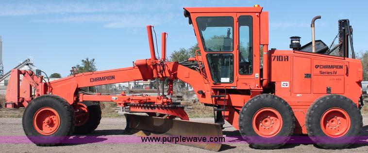 image for item F6157 1996 Champion 710A motorgrader