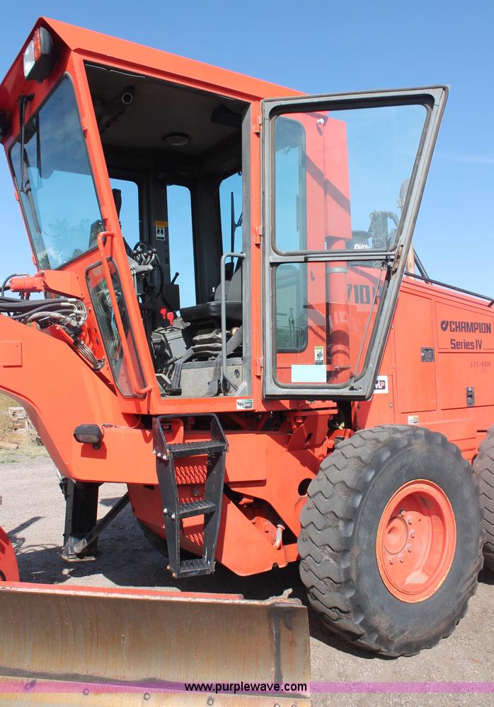 image for item F6157 1996 Champion 710A motorgrader