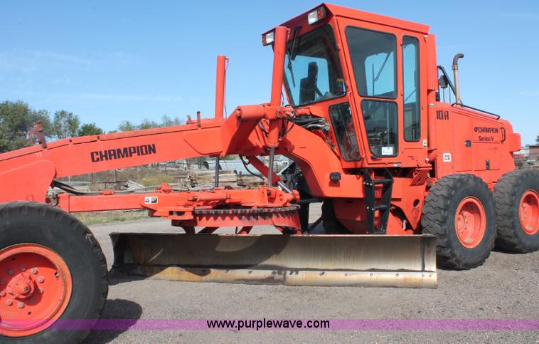 image for item F6157 1996 Champion 710A motorgrader