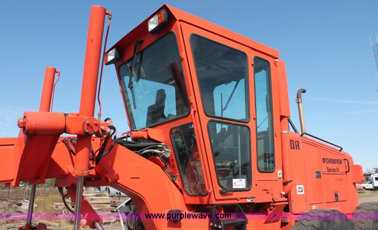 image for item F6157 1996 Champion 710A motorgrader