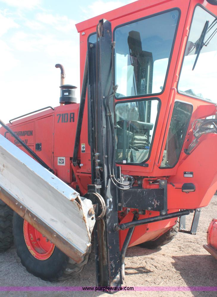 image for item F6157 1996 Champion 710A motorgrader