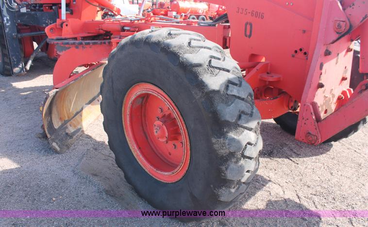 image for item F6157 1996 Champion 710A motorgrader