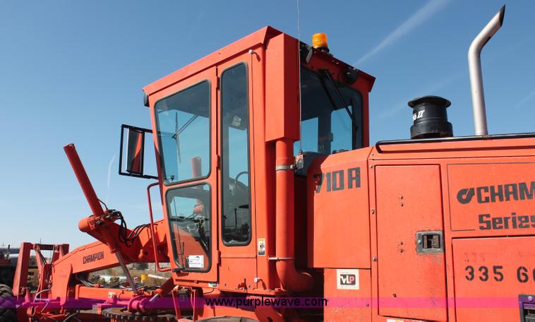 image for item F6158 1996 Champion 710A motorgrader
