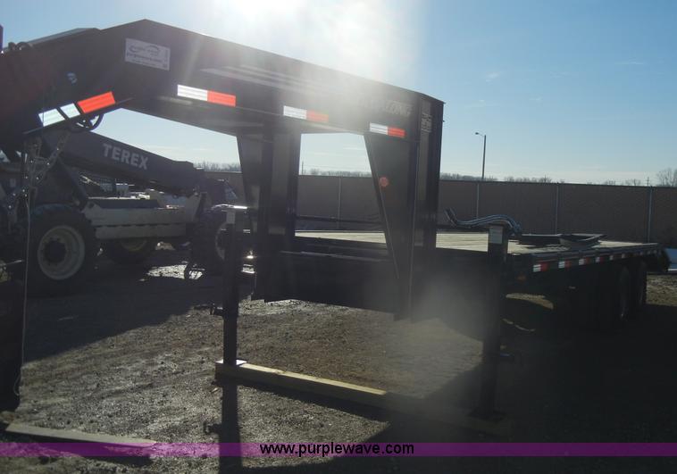 image for item D4664 2007 Travalong 33' gooseneck trailer