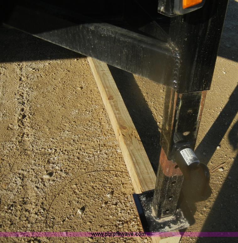 image for item D4664 2007 Travalong 33' gooseneck trailer