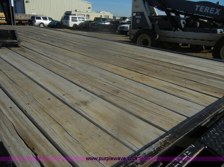 image for item D4664 2007 Travalong 33' gooseneck trailer