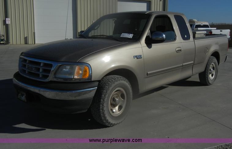 image for item D4700 2001 Ford F150 XLT SuperCab pickup truck