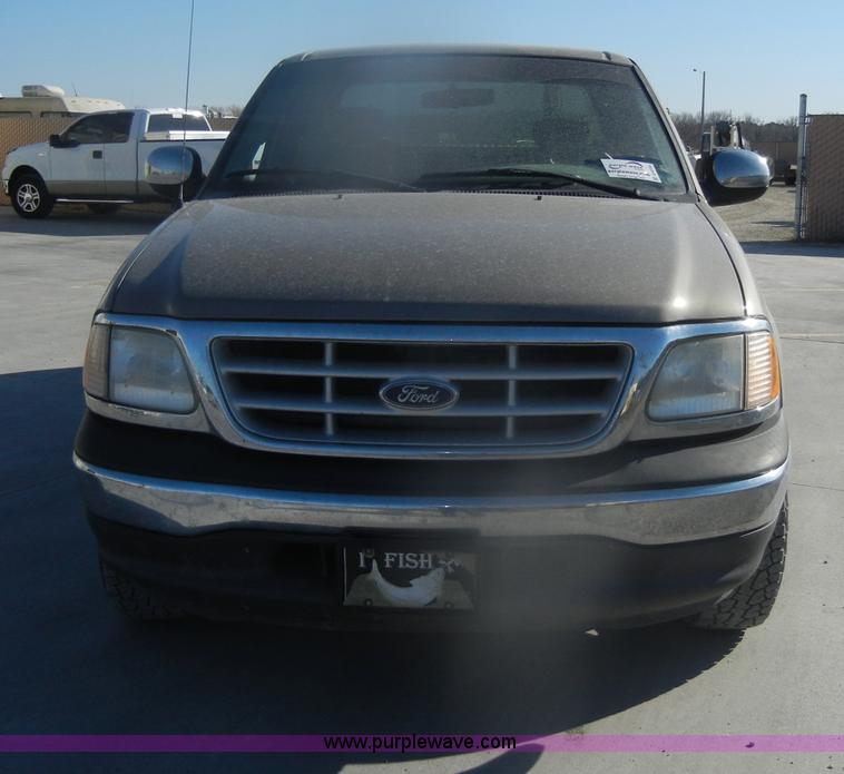 image for item D4700 2001 Ford F150 XLT SuperCab pickup truck