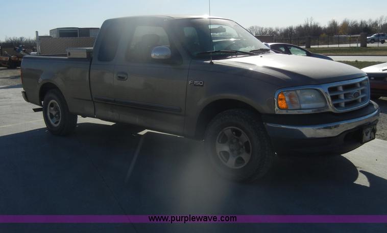 image for item D4700 2001 Ford F150 XLT SuperCab pickup truck