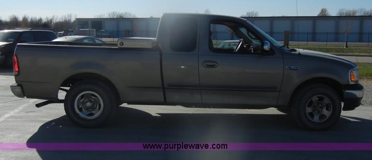 image for item D4700 2001 Ford F150 XLT SuperCab pickup truck