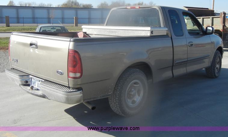 image for item D4700 2001 Ford F150 XLT SuperCab pickup truck