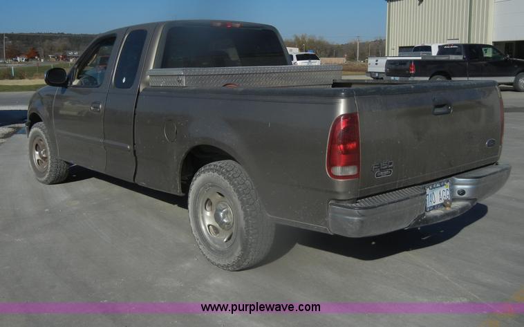 image for item D4700 2001 Ford F150 XLT SuperCab pickup truck