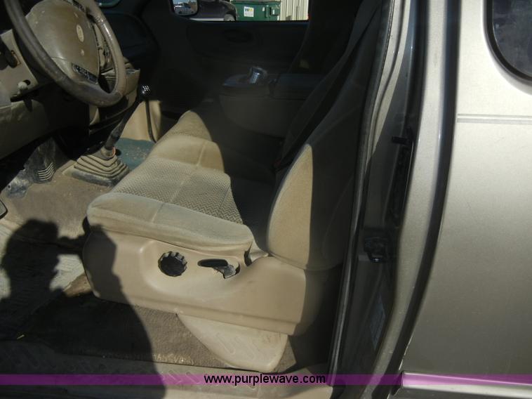 image for item D4700 2001 Ford F150 XLT SuperCab pickup truck