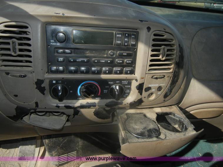 image for item D4700 2001 Ford F150 XLT SuperCab pickup truck