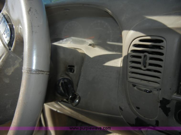 image for item D4700 2001 Ford F150 XLT SuperCab pickup truck