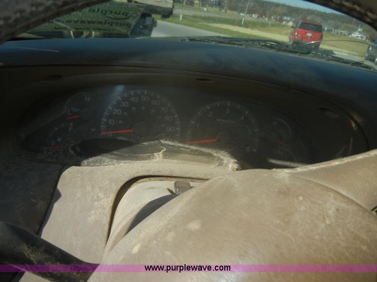 image for item D4700 2001 Ford F150 XLT SuperCab pickup truck