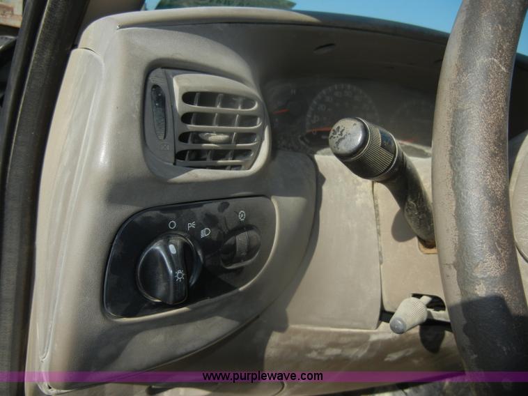 image for item D4700 2001 Ford F150 XLT SuperCab pickup truck