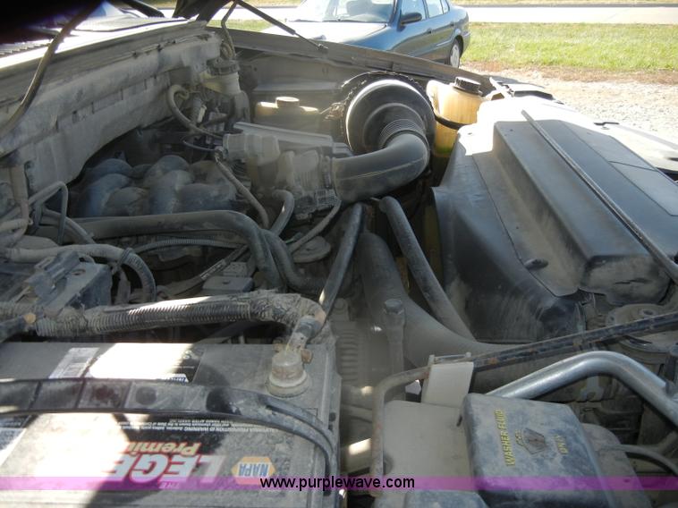 image for item D4700 2001 Ford F150 XLT SuperCab pickup truck