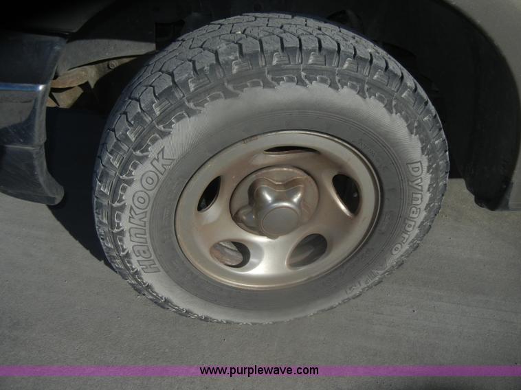 image for item D4700 2001 Ford F150 XLT SuperCab pickup truck