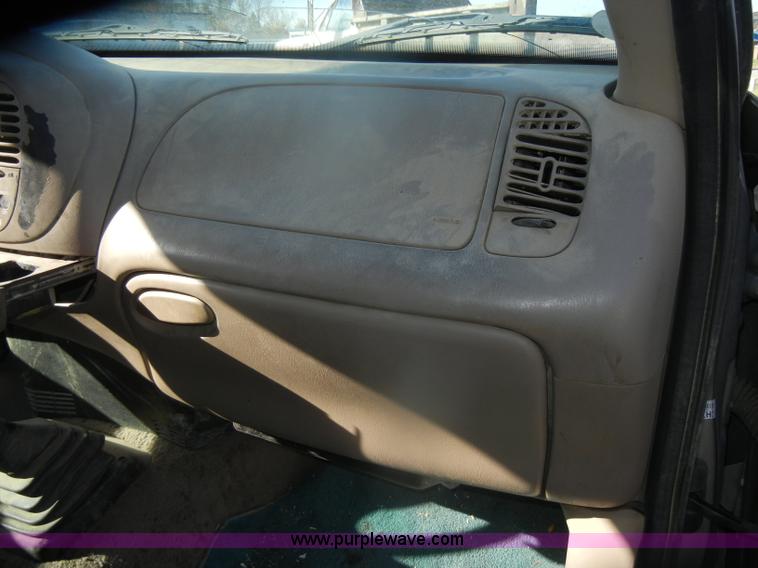 image for item D4700 2001 Ford F150 XLT SuperCab pickup truck