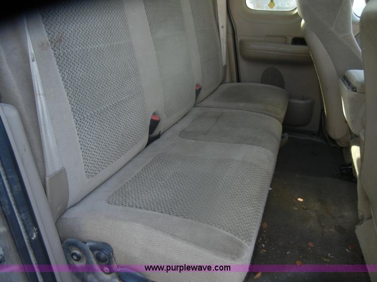 image for item D4700 2001 Ford F150 XLT SuperCab pickup truck