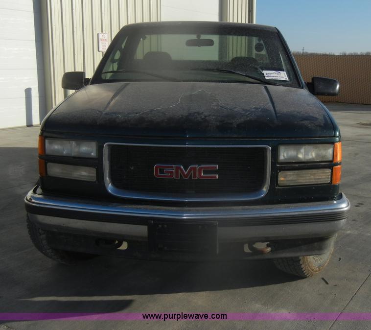 image for item D4701 1997 GMC Sierra K1500 pickup truck