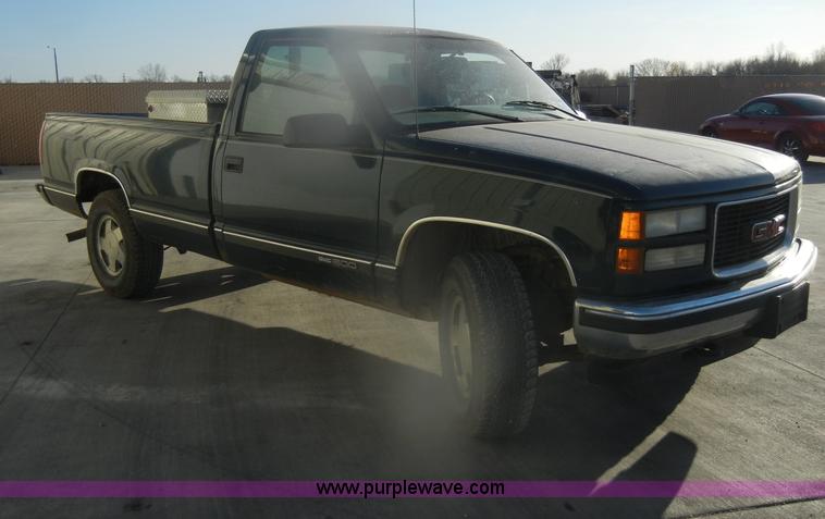 image for item D4701 1997 GMC Sierra K1500 pickup truck