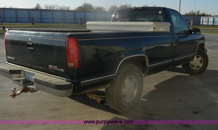 image for item D4701 1997 GMC Sierra K1500 pickup truck