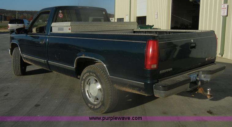 image for item D4701 1997 GMC Sierra K1500 pickup truck