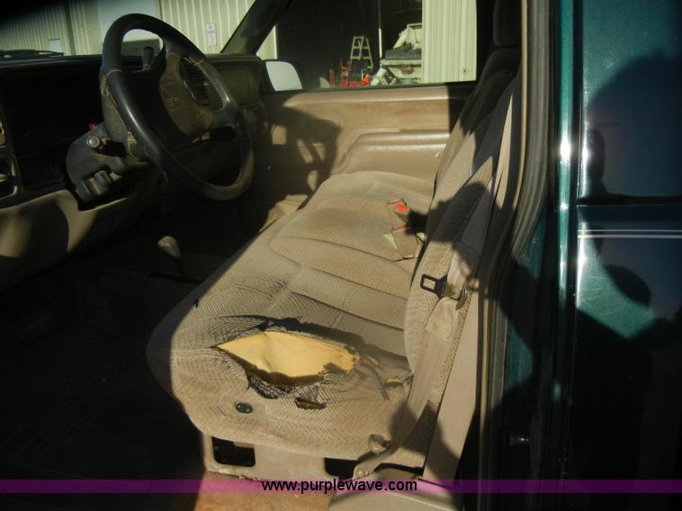 image for item D4701 1997 GMC Sierra K1500 pickup truck