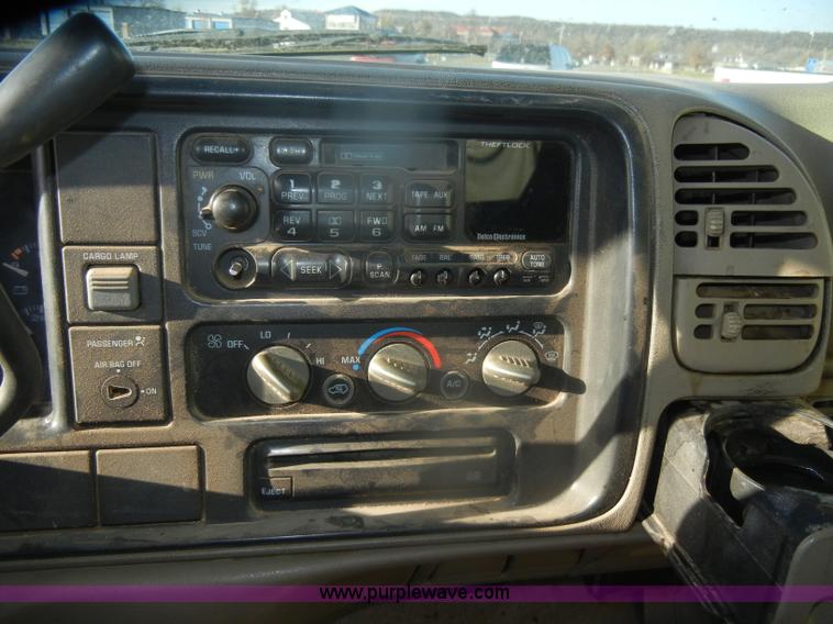 image for item D4701 1997 GMC Sierra K1500 pickup truck