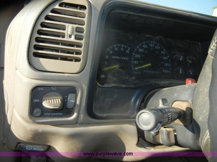 image for item D4701 1997 GMC Sierra K1500 pickup truck