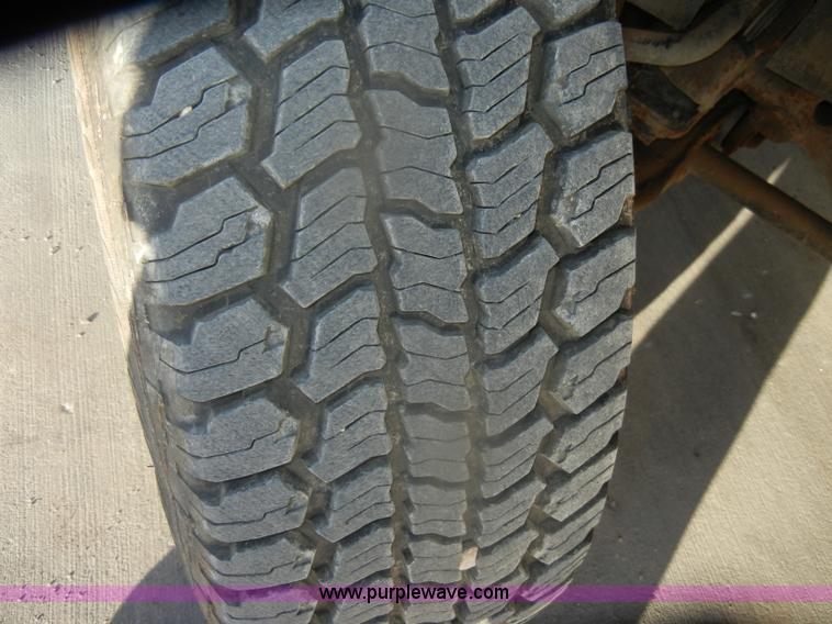 image for item D4701 1997 GMC Sierra K1500 pickup truck