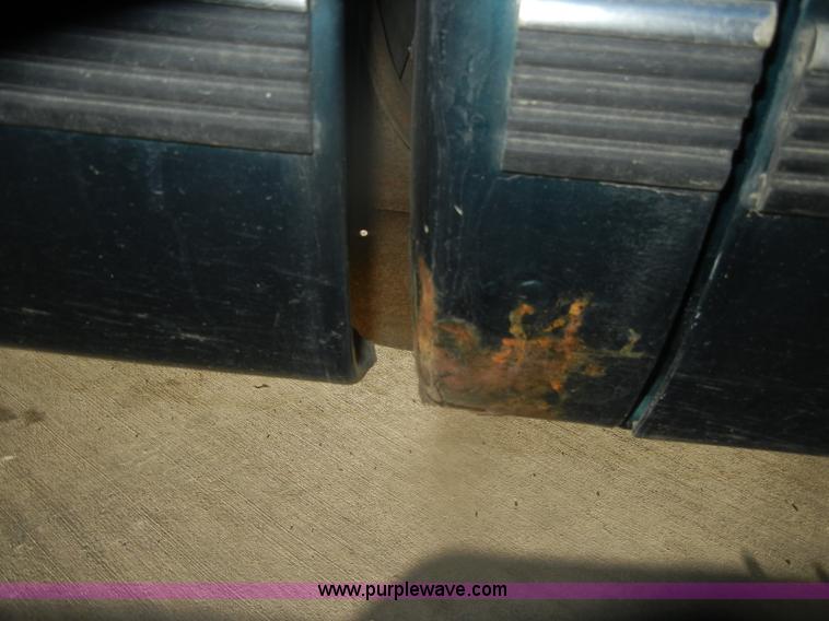 image for item D4701 1997 GMC Sierra K1500 pickup truck