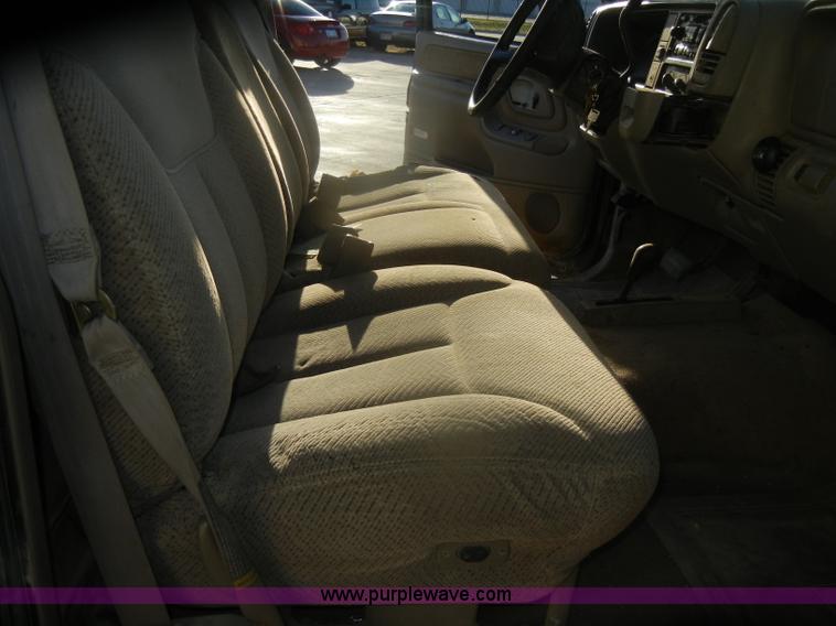 image for item D4701 1997 GMC Sierra K1500 pickup truck