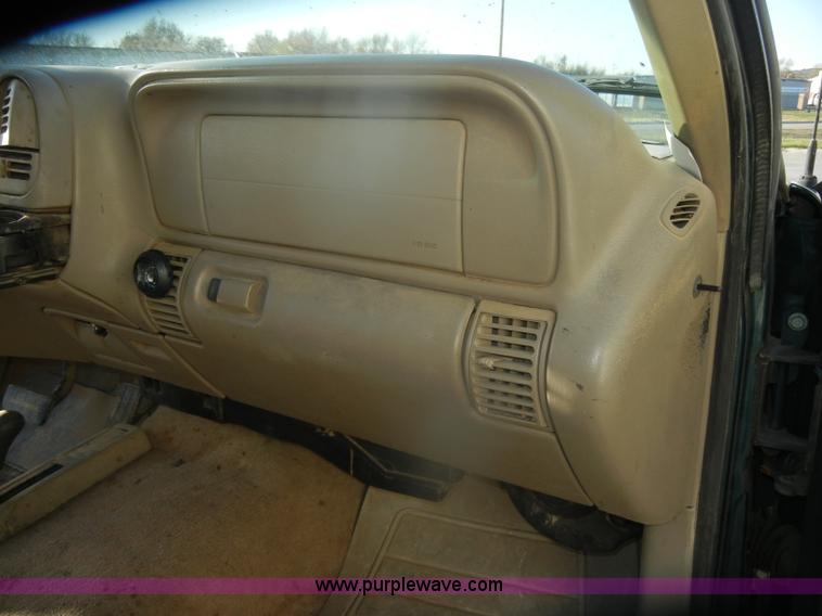 image for item D4701 1997 GMC Sierra K1500 pickup truck