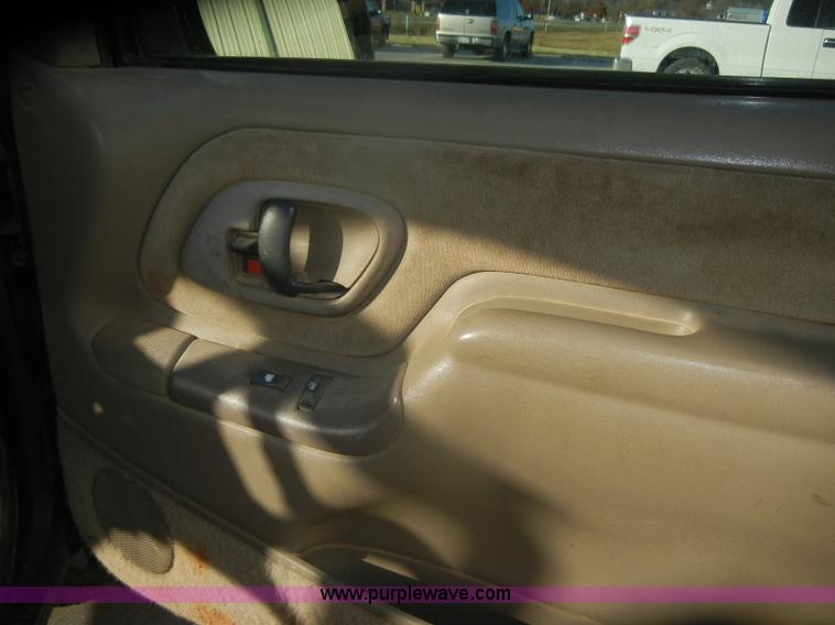 image for item D4701 1997 GMC Sierra K1500 pickup truck