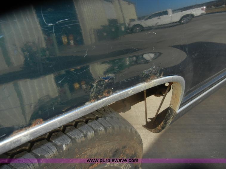 image for item D4701 1997 GMC Sierra K1500 pickup truck