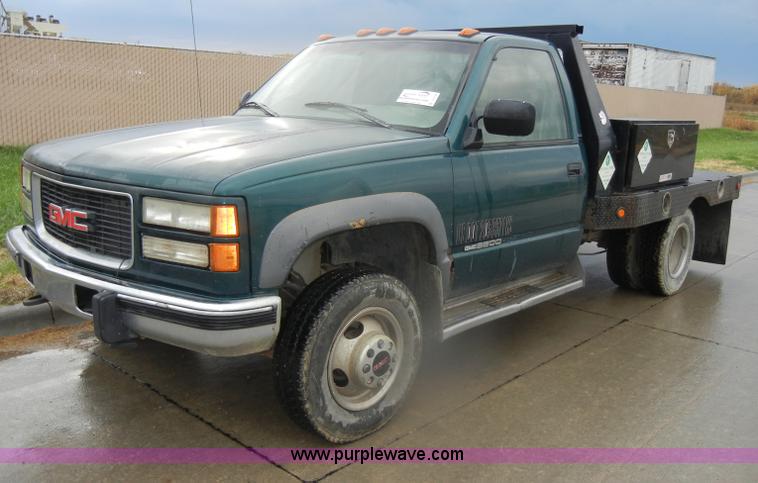 image for item D4792 1996 GMC Sierra 3500 SLE flatbed pickup truck