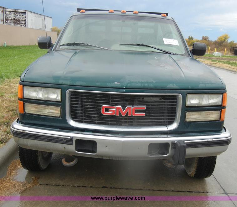 image for item D4792 1996 GMC Sierra 3500 SLE flatbed pickup truck