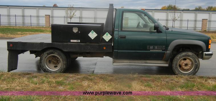 image for item D4792 1996 GMC Sierra 3500 SLE flatbed pickup truck