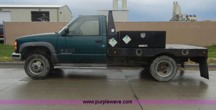 image for item D4792 1996 GMC Sierra 3500 SLE flatbed pickup truck
