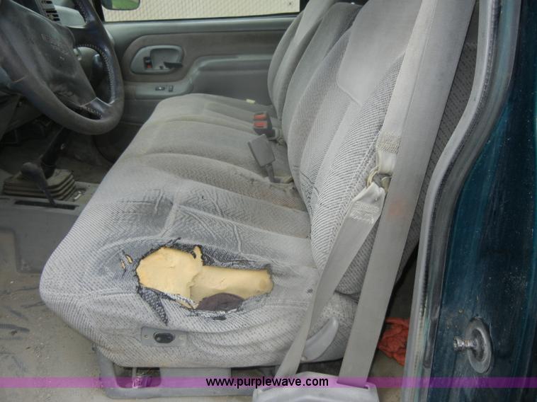 image for item D4792 1996 GMC Sierra 3500 SLE flatbed pickup truck