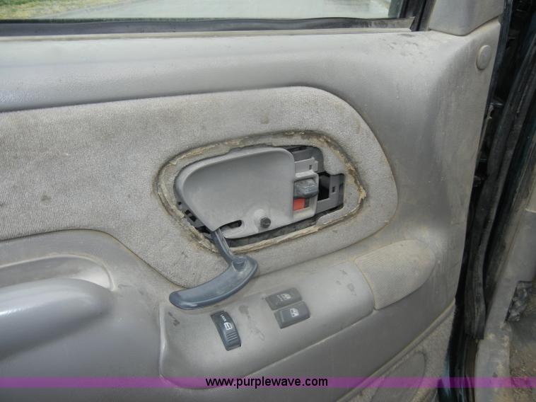 image for item D4792 1996 GMC Sierra 3500 SLE flatbed pickup truck