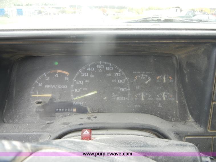 image for item D4792 1996 GMC Sierra 3500 SLE flatbed pickup truck