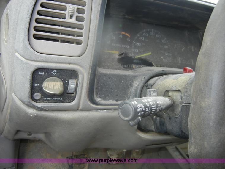 image for item D4792 1996 GMC Sierra 3500 SLE flatbed pickup truck