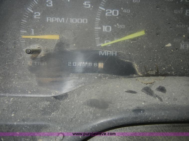 image for item D4792 1996 GMC Sierra 3500 SLE flatbed pickup truck